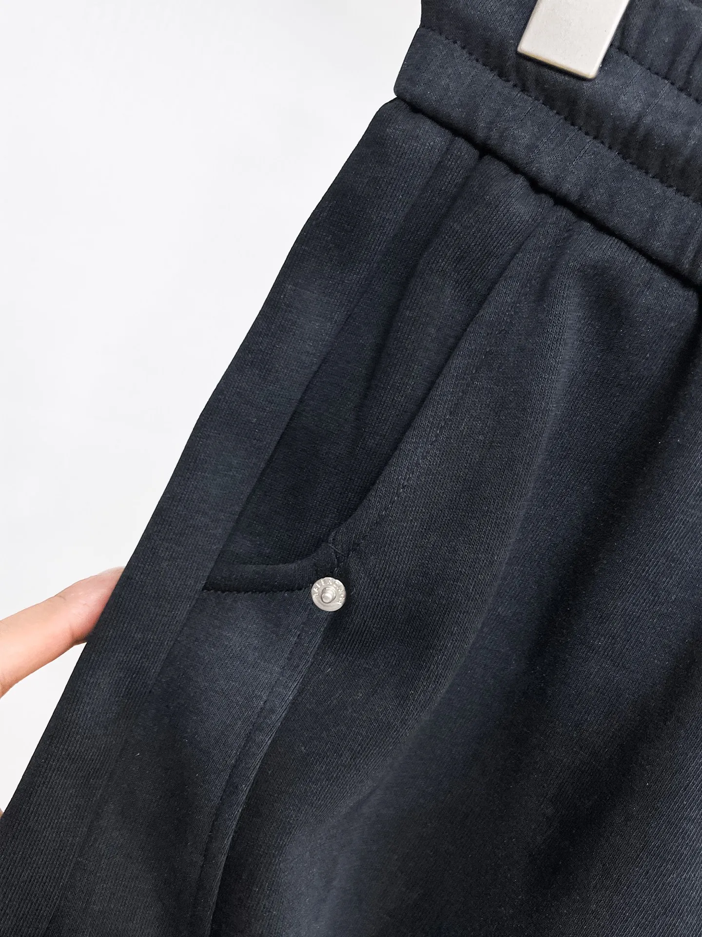 Balenciaga 🆕2026 Autumn and Winter New Arrival Casual Pants! The official website will be released simultaneously. Brand Classic LOGO casual pants, customized fabrics, excellent comfort and strong touch. Highly recognisable, perfect appearance and craftsmanship. Size:M-3XL